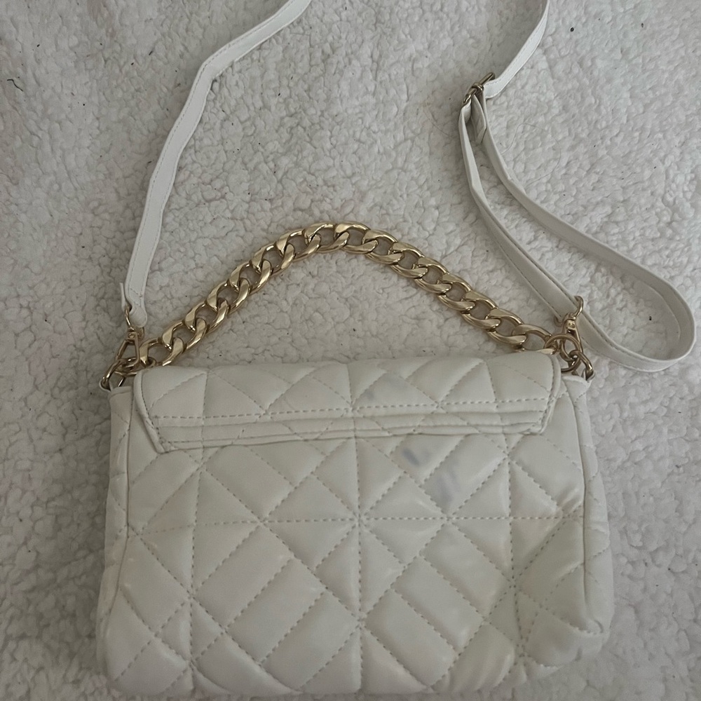 Elegant White Quilted Shoulder Bag - Picture 5 of 8